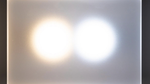 Zwei helle
                                          Lichter