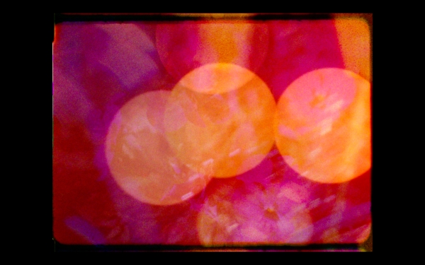 Photoscopic effect in shades of red and orange