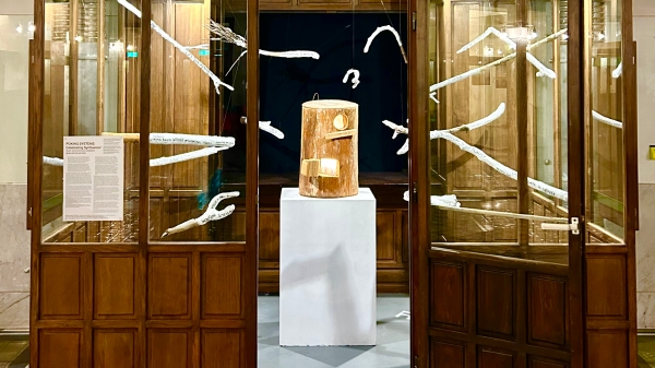 ©Jeanette
Müller, Paul Divjak Installationsansicht 2025 POKING SYSTEMS – Celebrating Synfluence