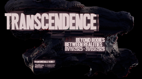 Ausstellungsposter, Schriftzug
Transcendence auf schwarzem abstraktem Objekt