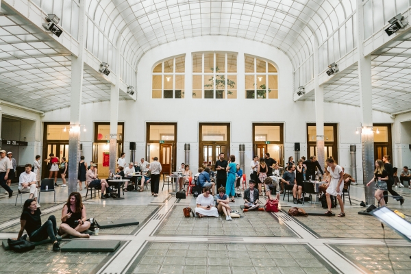 Postsparkasse Wien Kassenhalle