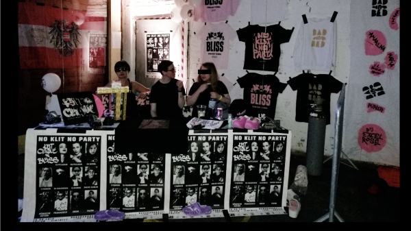 Bliss, MerchShop, Estraganz 2016 Ein Merchandise Stand